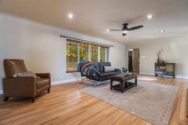 924 Valverde Drive SE, Albuquerque, NM 87108