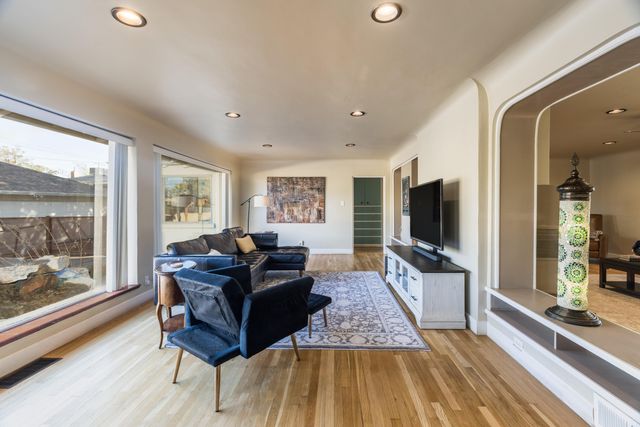 924 Valverde Drive SE, Albuquerque, NM 87108