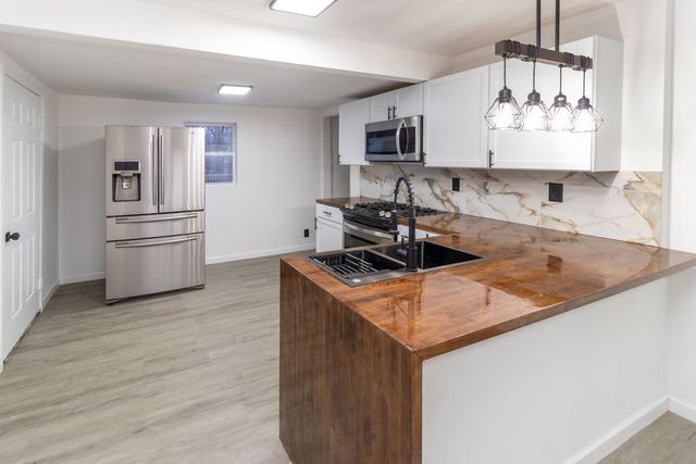 821 Sawyer Road, Rockford, IL 61109