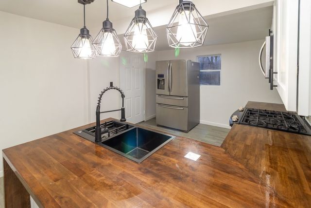 821 Sawyer Road, Rockford, IL 61109