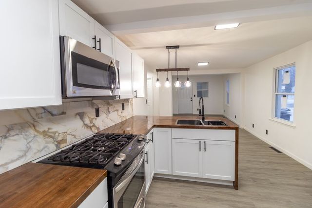 821 Sawyer Road, Rockford, IL 61109