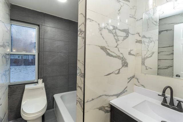 821 Sawyer Road, Rockford, IL 61109