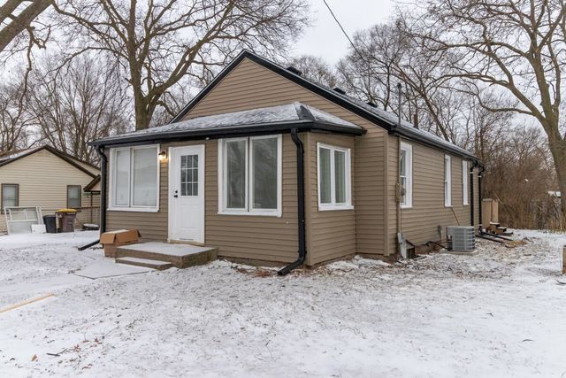 821 Sawyer Road, Rockford, IL 61109