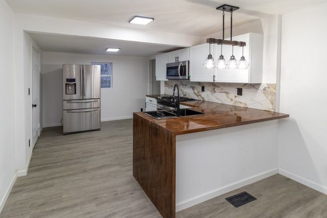 821 Sawyer Road, Rockford, IL 61109