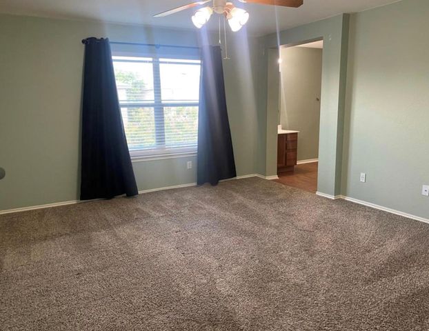5628 War Admiral DR, Del Valle, TX 78617