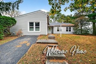 4 Parkhill Lane, Sicklerville, NJ 08081