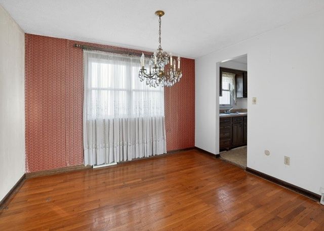 510 Buckingham Dr, Hempfield Twp, PA 15601