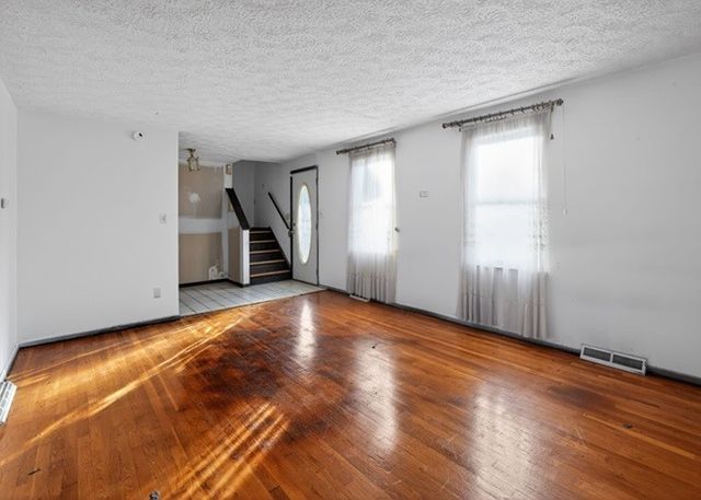 510 Buckingham Dr, Hempfield Twp, PA 15601