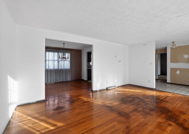 510 Buckingham Dr, Hempfield Twp, PA 15601