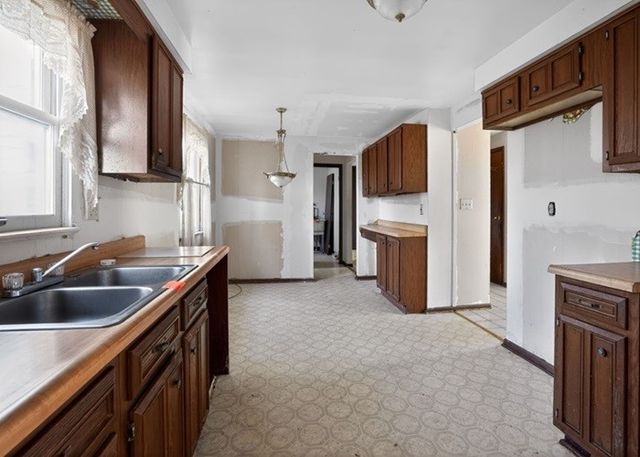 510 Buckingham Dr, Hempfield Twp, PA 15601