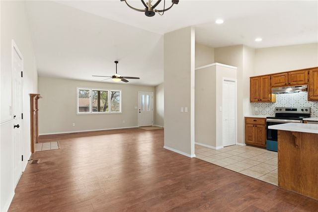 32 Quantock Hills Drive, Bella Vista, AR 72715