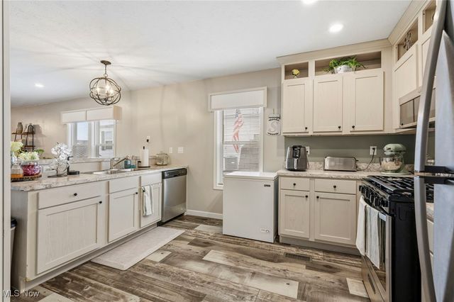 6962 Foxwood Drive SW, Navarre, OH 44662