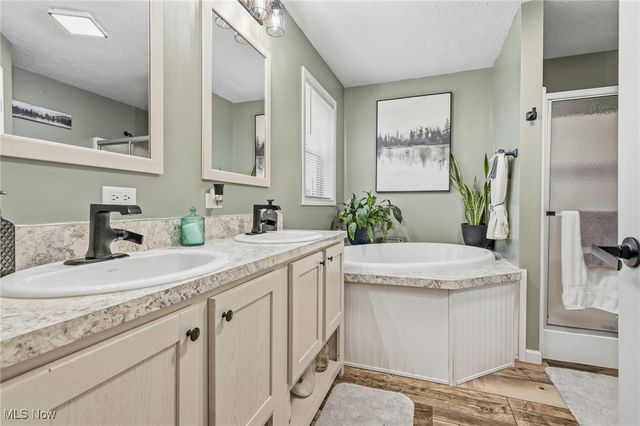 6962 Foxwood Drive SW, Navarre, OH 44662