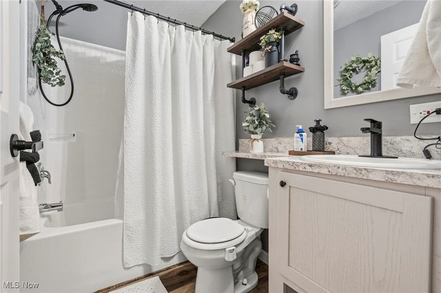 6962 Foxwood Drive SW, Navarre, OH 44662