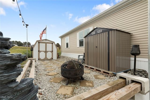 6962 Foxwood Drive SW, Navarre, OH 44662