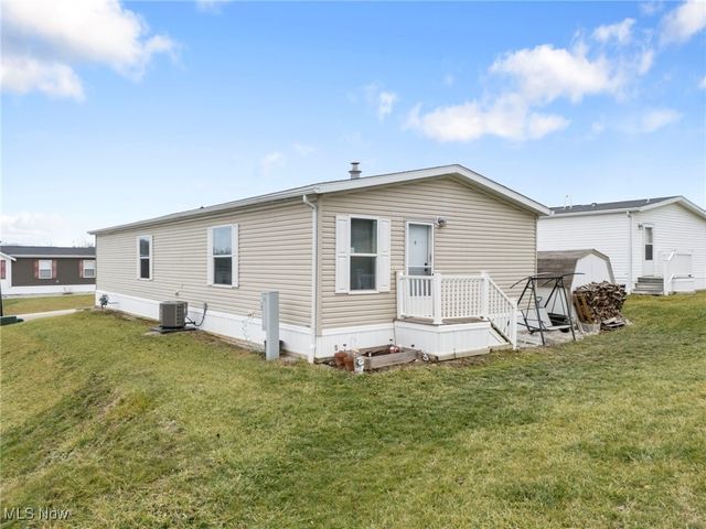 6962 Foxwood Drive SW, Navarre, OH 44662