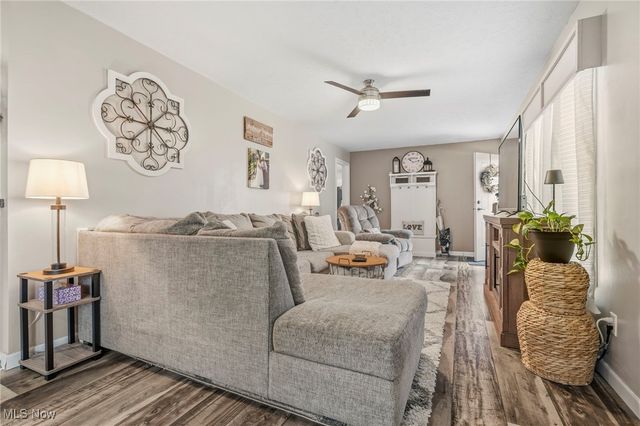 6962 Foxwood Drive SW, Navarre, OH 44662