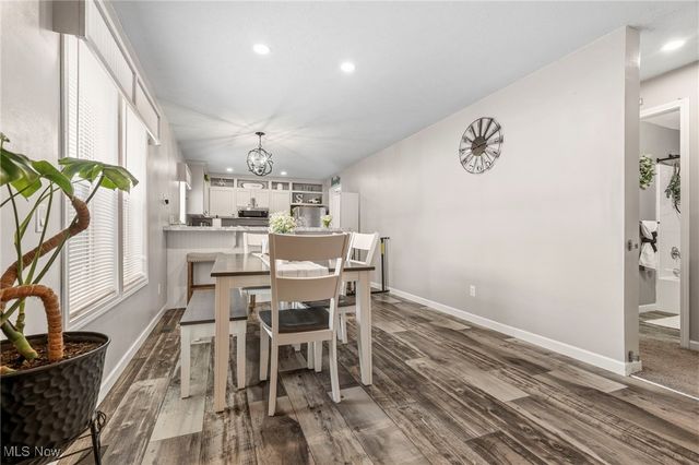 6962 Foxwood Drive SW, Navarre, OH 44662