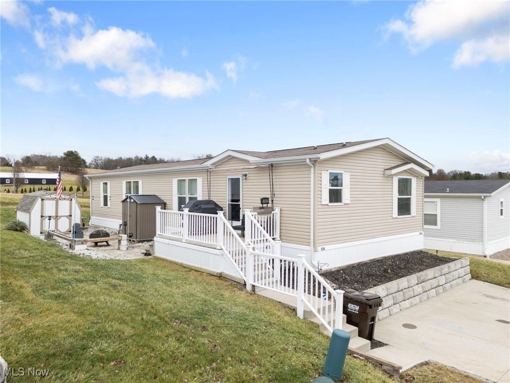 6962 Foxwood Drive SW, Navarre, OH 44662