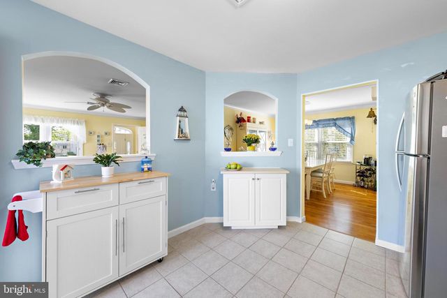 24 CEDAR RD, Manahawkin, NJ 08050
