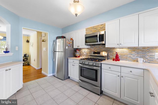 24 CEDAR RD, Manahawkin, NJ 08050