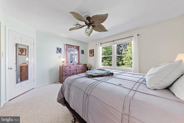 24 CEDAR RD, Manahawkin, NJ 08050