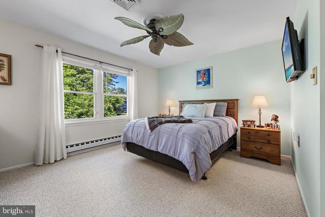 24 CEDAR RD, Manahawkin, NJ 08050