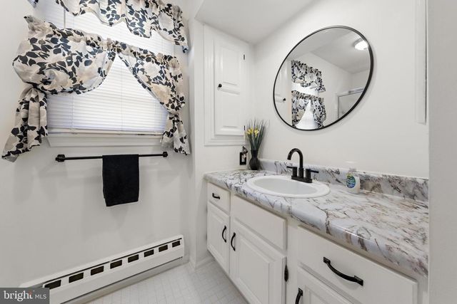 24 CEDAR RD, Manahawkin, NJ 08050
