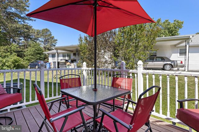 24 CEDAR RD, Manahawkin, NJ 08050