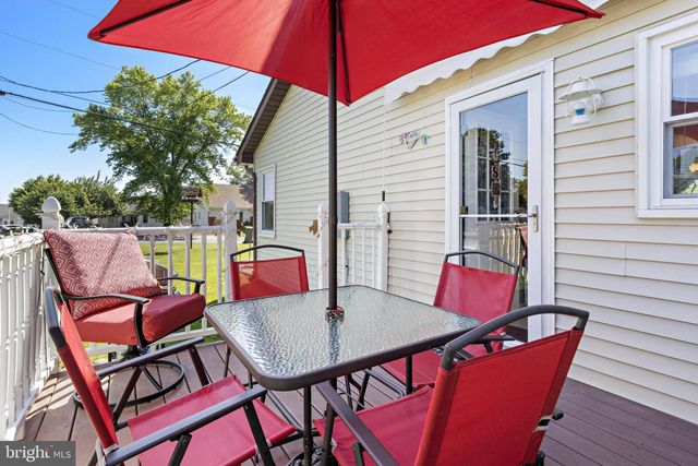 24 CEDAR RD, Manahawkin, NJ 08050