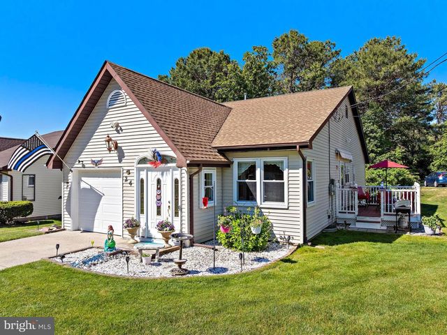 24 CEDAR RD, Manahawkin, NJ 08050