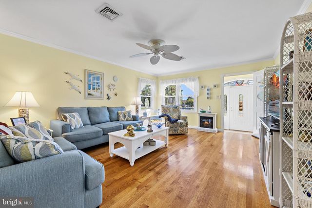 24 CEDAR RD, Manahawkin, NJ 08050