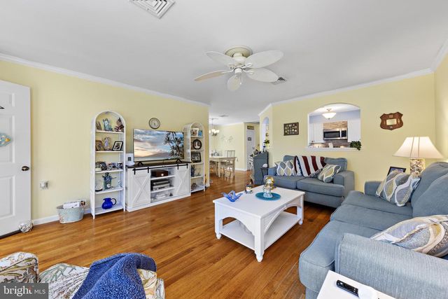 24 CEDAR RD, Manahawkin, NJ 08050