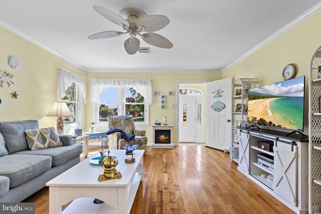 24 CEDAR RD, Manahawkin, NJ 08050