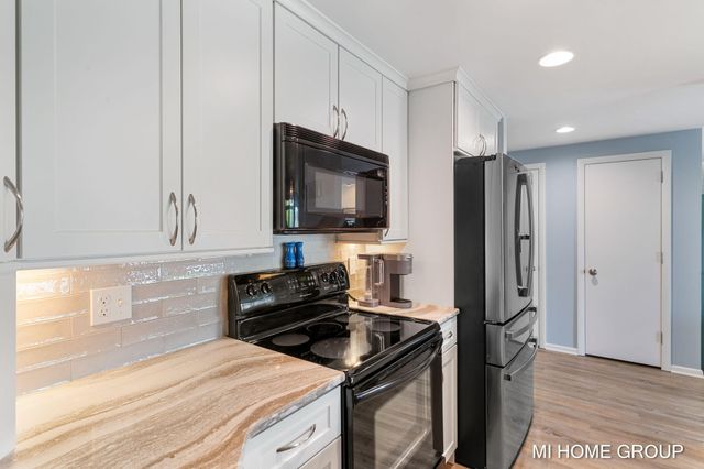 1745 Ottawa Beach 4, Holland, MI 49424