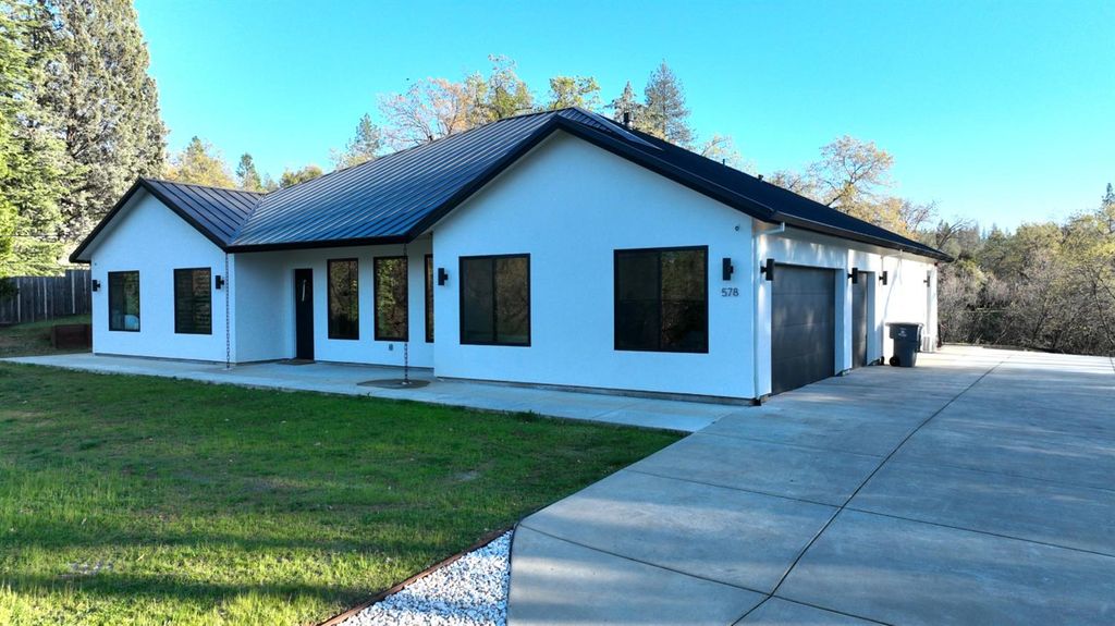 578 Greenwood Dr, Meadow Vista, CA 95722