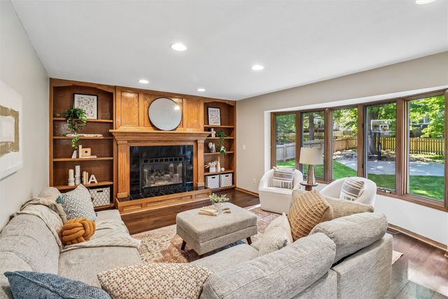 2150 NW 138th Street, Clive, IA 50325