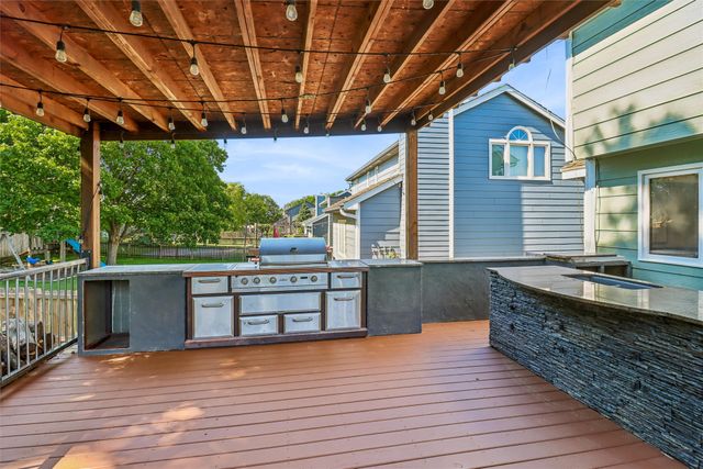 2150 NW 138th Street, Clive, IA 50325
