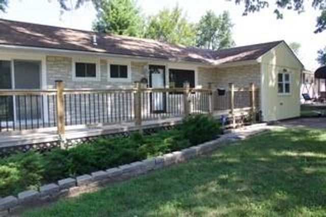 1402 SW Peggy Circle, Lee's Summit, MO 64081