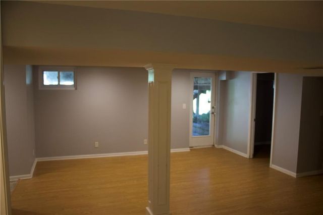 1402 SW Peggy Circle, Lee's Summit, MO 64081