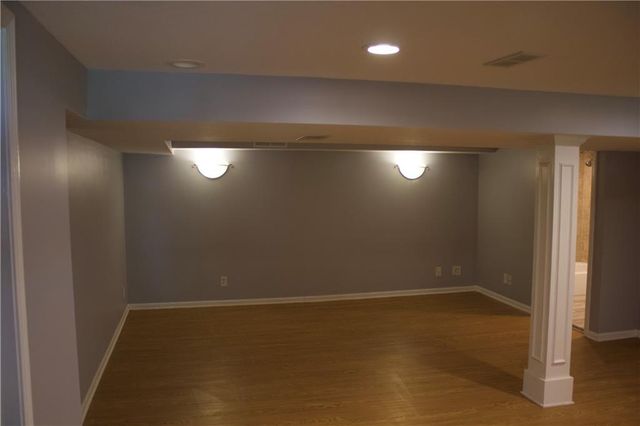 1402 SW Peggy Circle, Lee's Summit, MO 64081