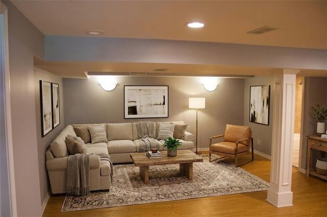 1402 SW Peggy Circle, Lee's Summit, MO 64081