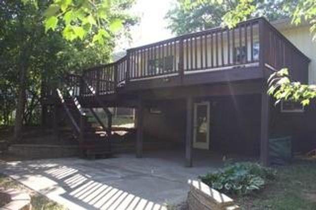 1402 SW Peggy Circle, Lee's Summit, MO 64081
