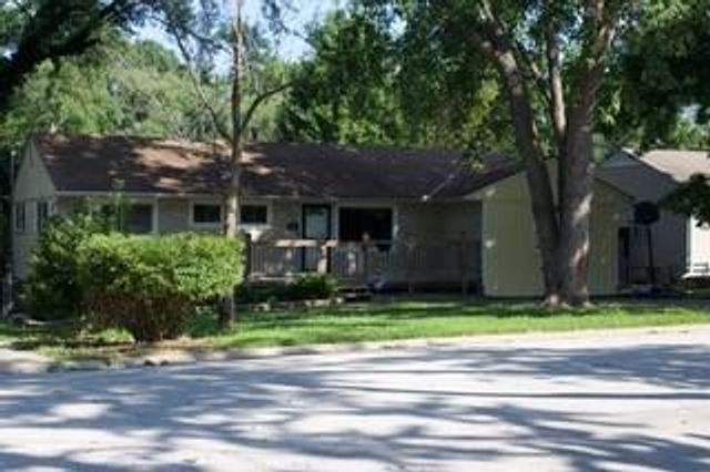 1402 SW Peggy Circle, Lee's Summit, MO 64081