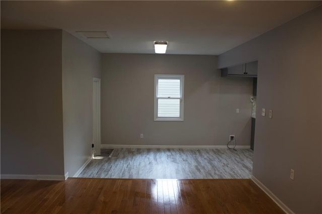 1402 SW Peggy Circle, Lee's Summit, MO 64081