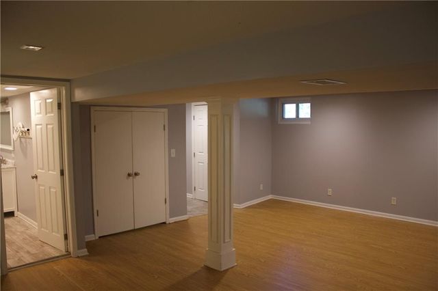 1402 SW Peggy Circle, Lee's Summit, MO 64081