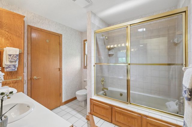 5461 Golfview Avenue N, Oakdale, MN 55128