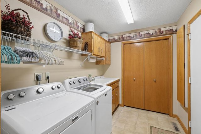 5461 Golfview Avenue N, Oakdale, MN 55128