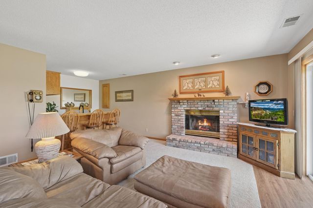 5461 Golfview Avenue N, Oakdale, MN 55128