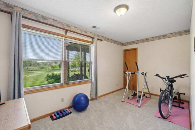 5461 Golfview Avenue N, Oakdale, MN 55128